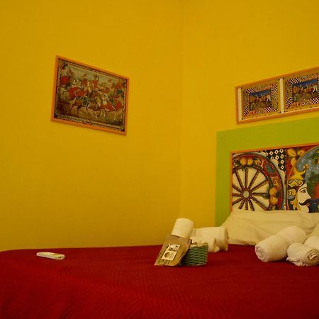Isola Dei Tesori - Affittacamere Palermo Bagian luar foto